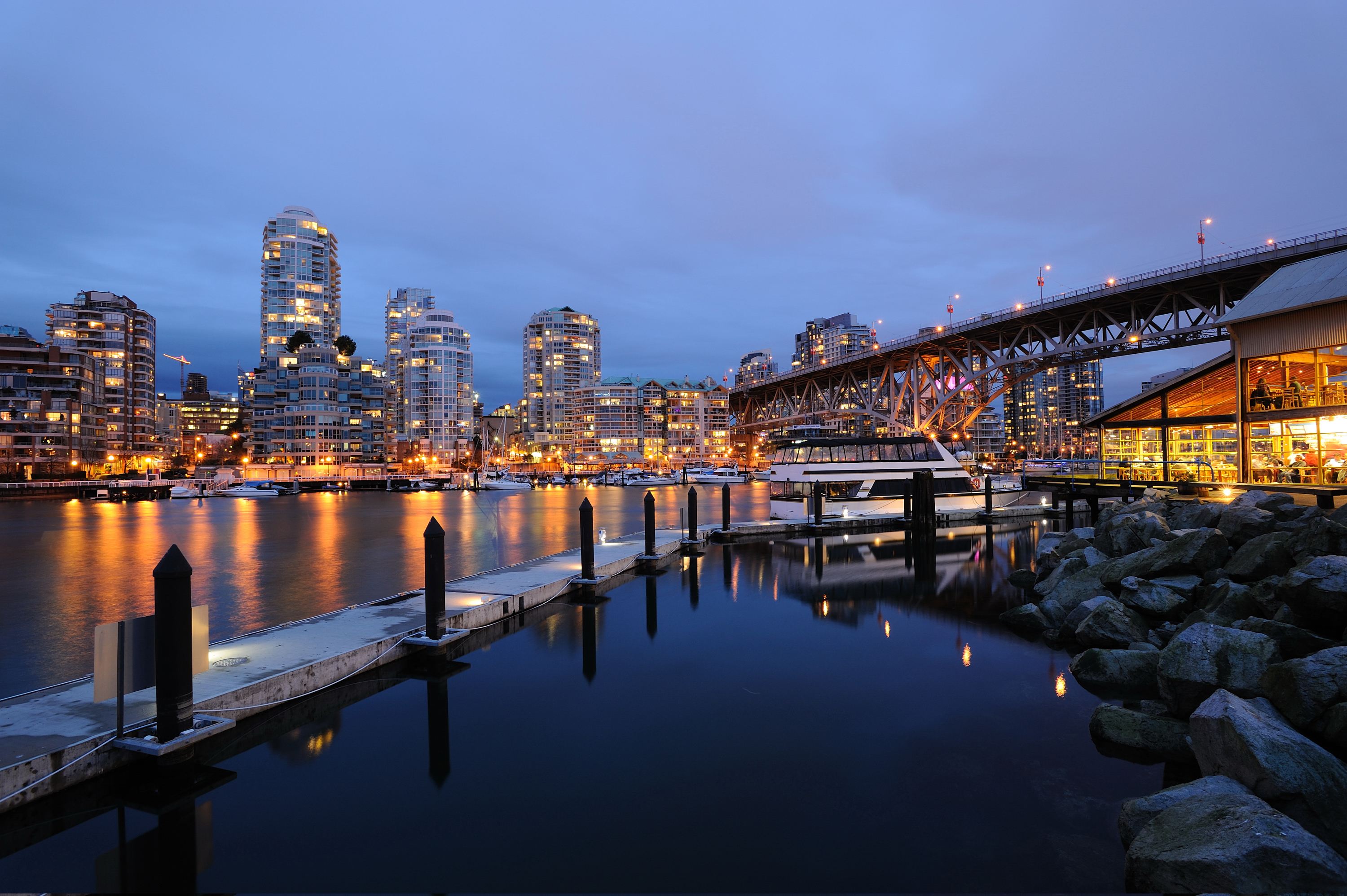 温哥华著名大学：英属哥伦比亚大学University of British Columbia，西蒙菲莎大学Simon Fraser University，维多利亚大学University of Victoria