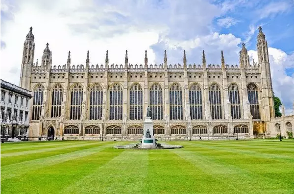 剑桥大学是全世界最顶尖的十大名校之一，以优异的教育质量著称于世。