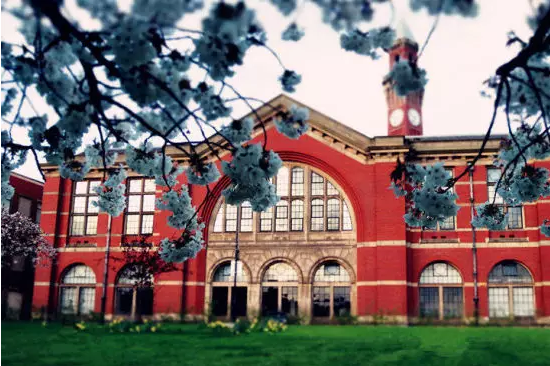 伯明翰大学（University of Birmingham），位于英格兰中部的伯明翰市