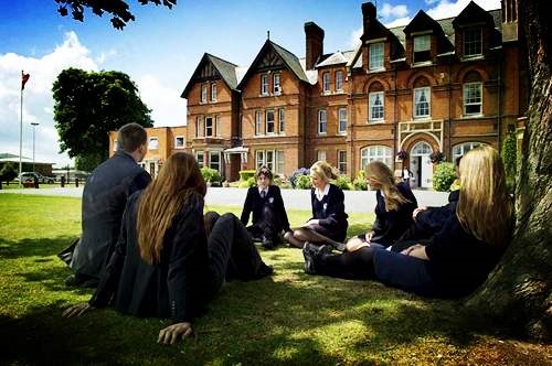英国哪12所大学不收取申请费.jpg