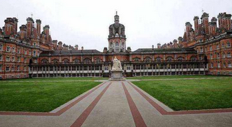 在英国留学一学期需要多少学费? 在英国留学一学期需要多少学费?