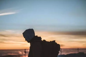 如何在夏天学习法语并出国留学呢？